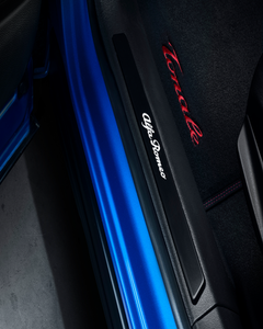 Barre de seuil Noir Brillant avec lettrage blanc pour Alfa Romeo Tonale