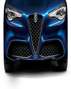 Calandre avec insert en « V » en carbone pour les versions Super et Giulia